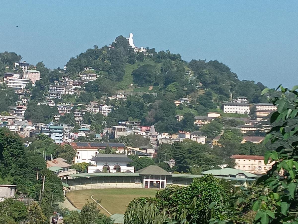 Kelum Homestay Kandy Zewnętrze zdjęcie