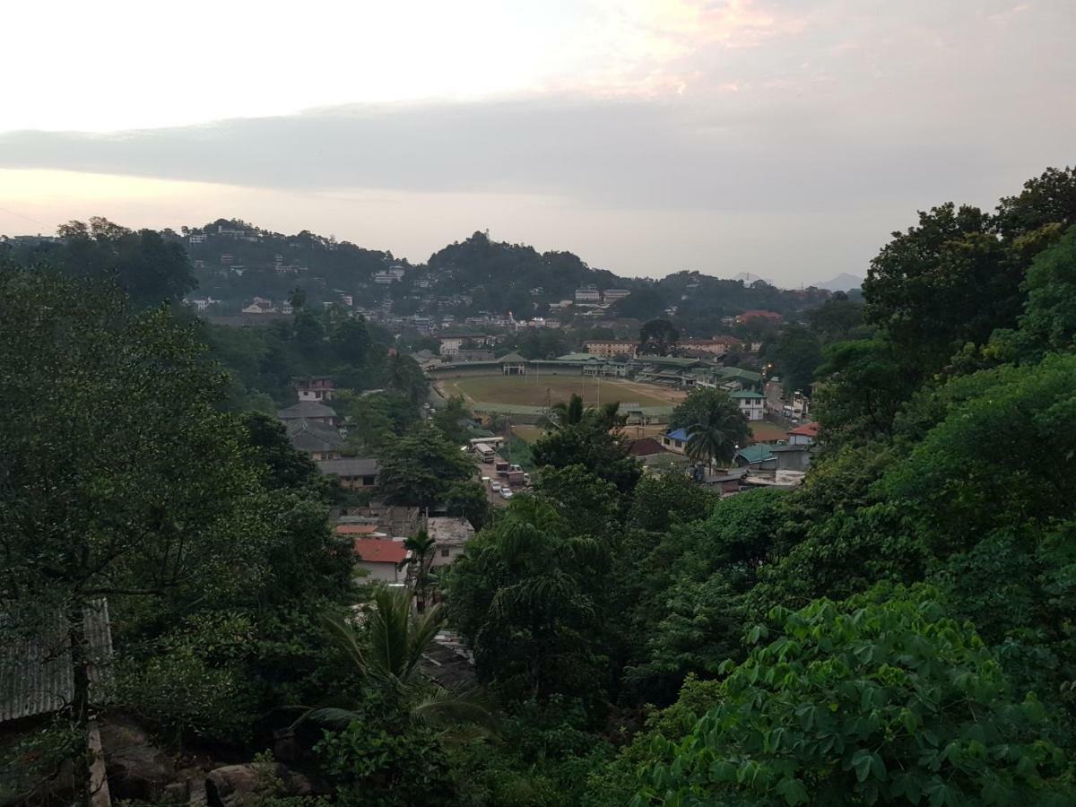 Kelum Homestay Kandy Zewnętrze zdjęcie