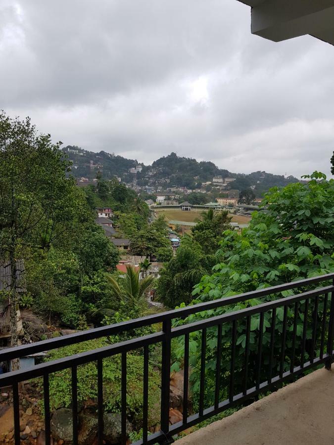 Kelum Homestay Kandy Zewnętrze zdjęcie